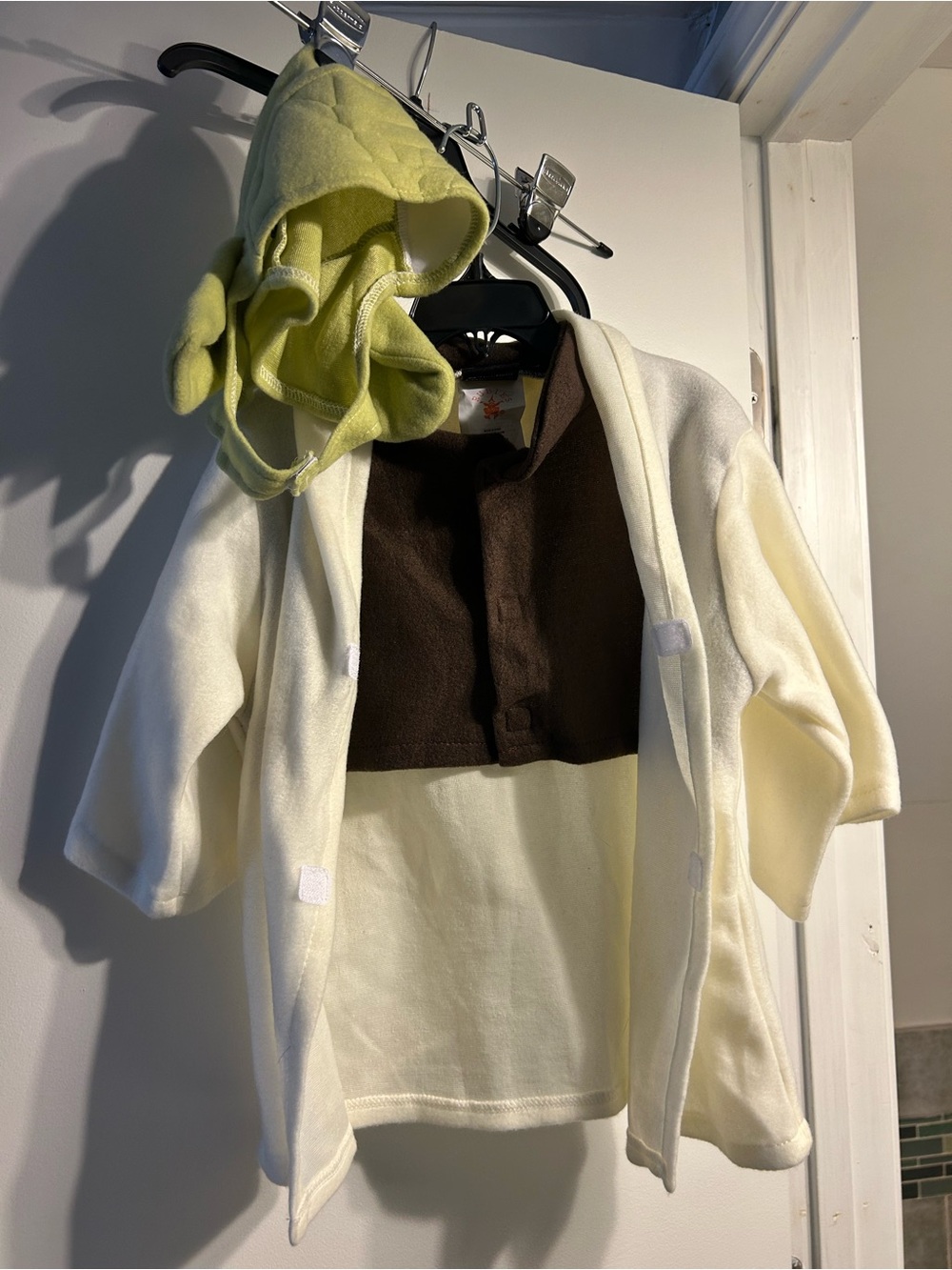 2T Rubie's Yoda Costume in Cream and Green - Picture 5 of 6